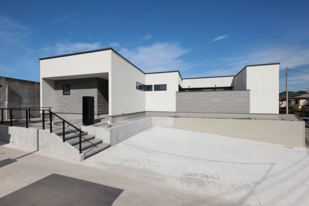 高低差がある土地の家づくり|メリット・デメリットと敷地条件を設計で活かす視点|北関東(栃木・群馬・茨城)の注文住宅